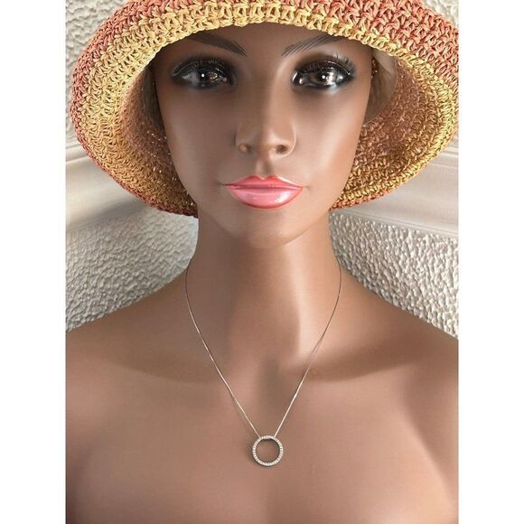 Elegant Gold Circle Pendant Necklace - Picture 12 of 14